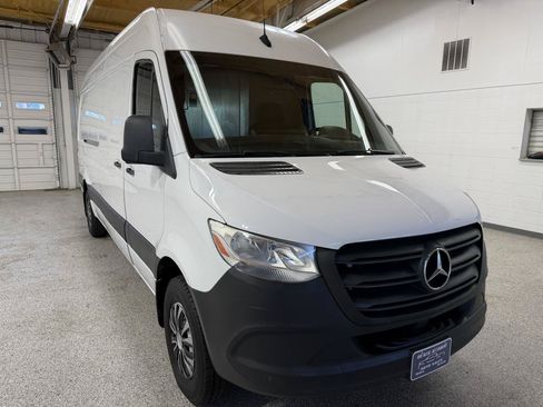 Used 2020 Mercedes-Benz Sprinter 2500 w/ Driver Convenience Package image 4