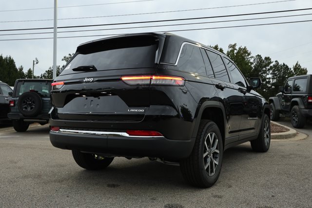 New 2027 Jeep Grand Cherokee Laredo X RWD image 6