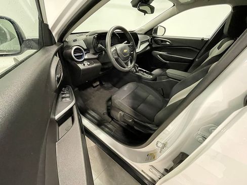 Used 2024 Chevrolet Trax LS FWD image 17