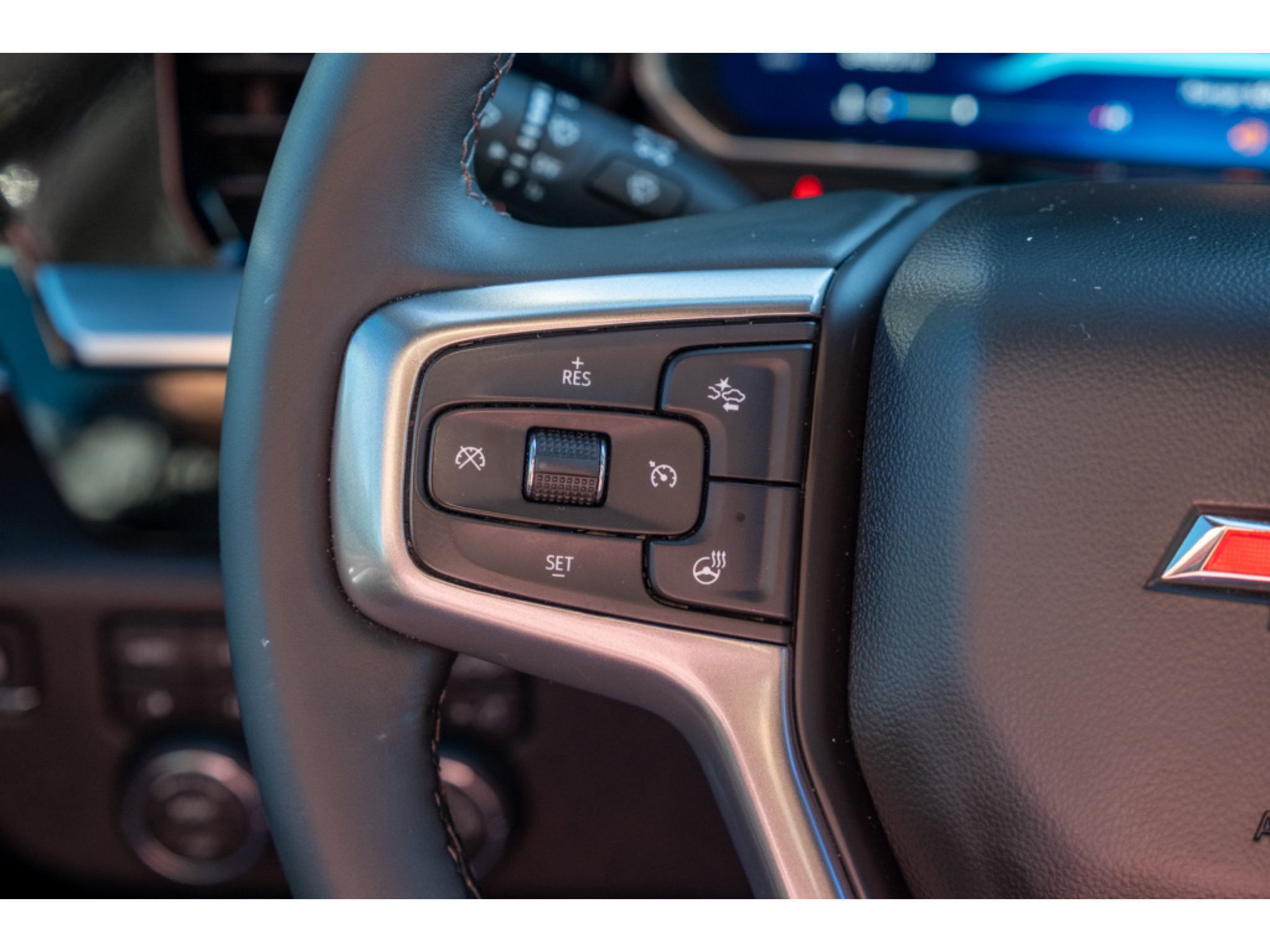 Used 2026 Chevrolet Silverado 2500 LTZ w/ LTZ Convenience Package AWD/4WD image 18