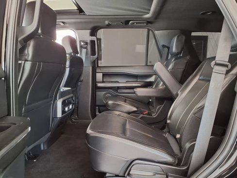 Used 2020 Ford Expedition XLT w/ Equipment Group 202A RWD image 8