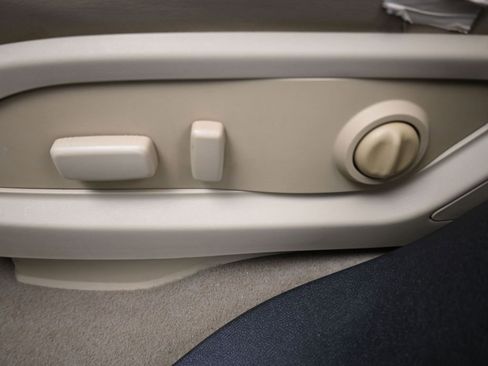 Used 2011 GMC Acadia Denali image 31