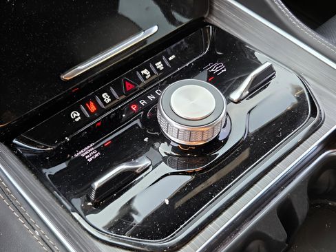 Used 2024 Jeep Wagoneer Series III image 17