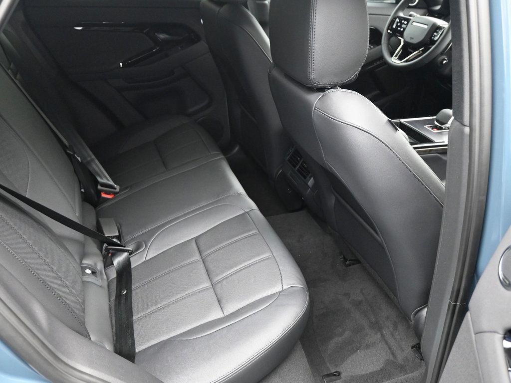 Used 2026 Land Rover Range Rover Evoque Dynamic SE AWD/4WD image 9