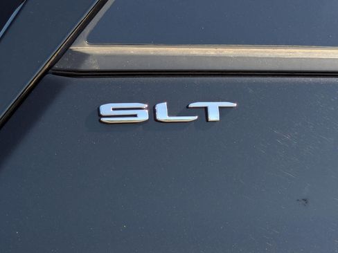 Used 2024 GMC Terrain SLT FWD image 43