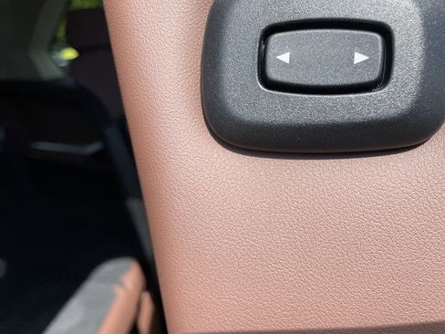 Used 2023 BMW X7 xDrive40i w/ Parking Assistance Package image 26