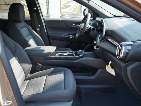 New 2027 Chevrolet Equinox LT FWD image 8