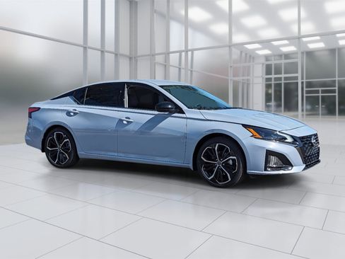 New 2025 Nissan Altima 2.5 SR image 7