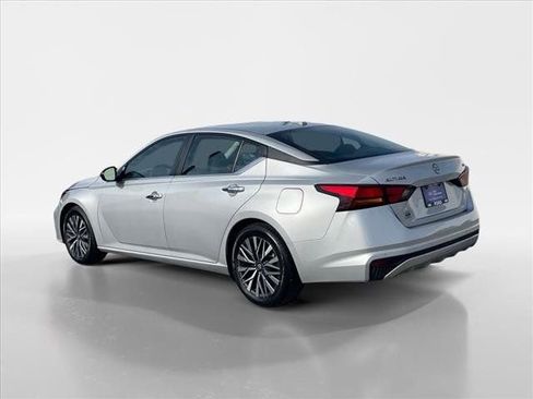 Used 2024 Nissan Altima 2.5 SV FWD image 4