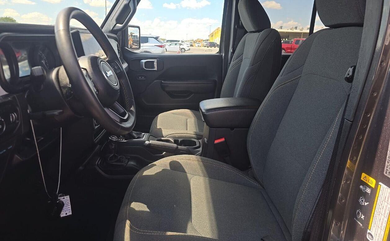 Used 2024 Jeep Wrangler Unlimited w/ Convenience Group AWD/4WD image 6