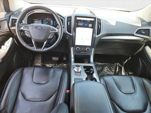 Used 2022 Ford Edge Titanium image 16