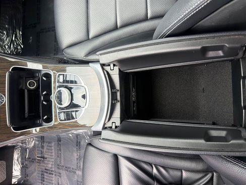 Used 2018 Mercedes-Benz C 300 4MATIC Sedan w/ Premium Package image 16