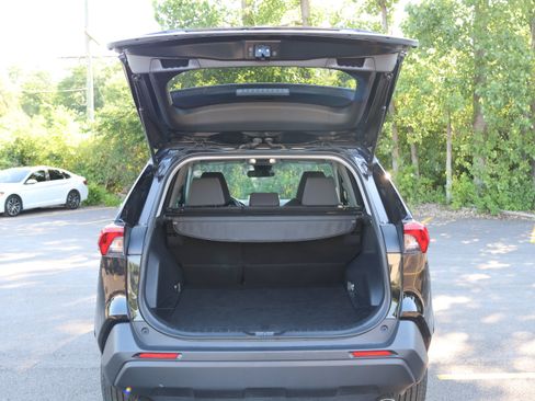 Certified 2025 Toyota RAV4 XLE FWD image 5