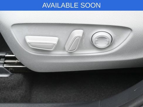 Used 2020 Toyota Highlander XLE AWD/4WD image 10