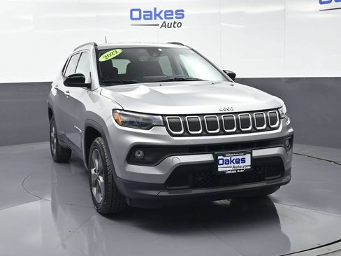 Used 2022 Jeep Compass Latitude AWD/4WD image 3