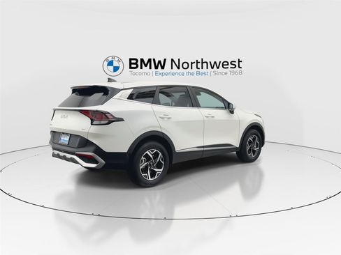 Used 2024 Kia Sportage LX AWD/4WD image 3