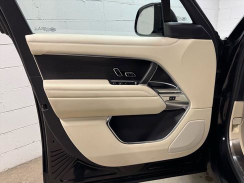 Used 2023 Land Rover Range Rover Long Wheelbase SE image 25