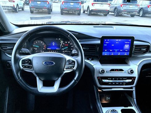 Used 2023 Ford Explorer XLT image 13