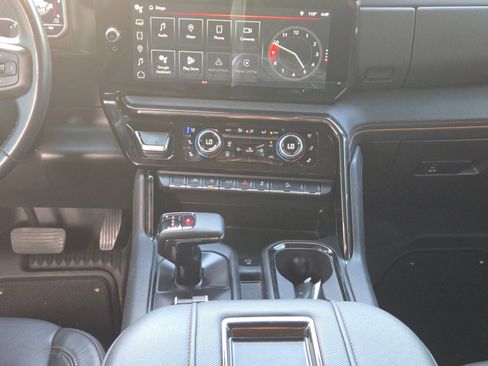 Used 2022 GMC Sierra 1500 AT4 w/ AT4 Preferred Package AWD/4WD image 17