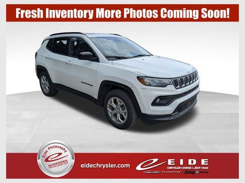 Used 2024 Jeep Compass Latitude AWD/4WD image 1