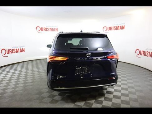 Used 2025 Toyota Sienna Limited AWD/4WD image 21