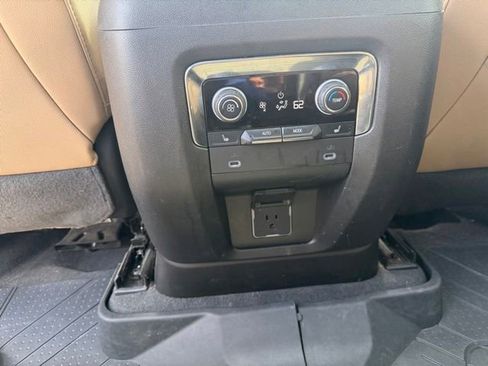 Used 2023 Chevrolet Tahoe Premier AWD/4WD image 38