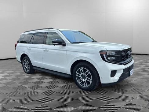 Used 2025 Ford Expedition Active AWD/4WD image 2