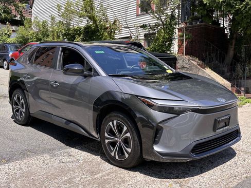 Certified 2024 Toyota bZ4X AWD w/ Weather Package image 7