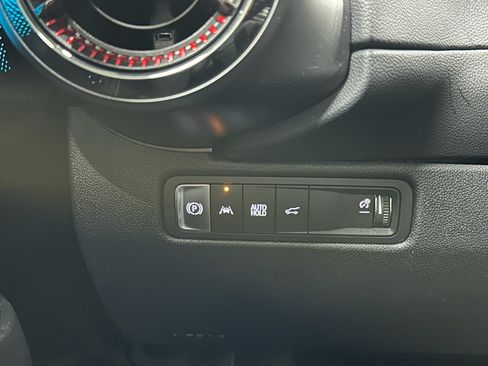 Certified 2024 Chevrolet Equinox EV RS FWD image 31