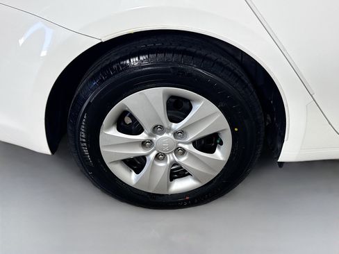 Used 2017 Kia Forte LX image 31