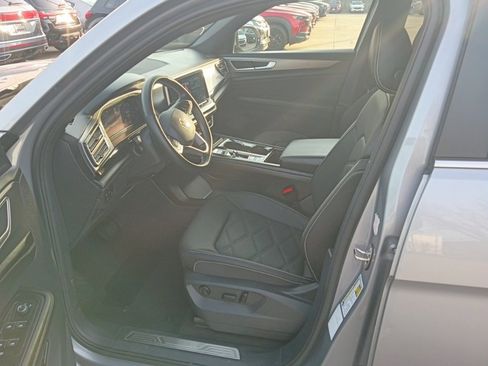 Used 2025 Volkswagen Atlas Cross Sport SE image 9