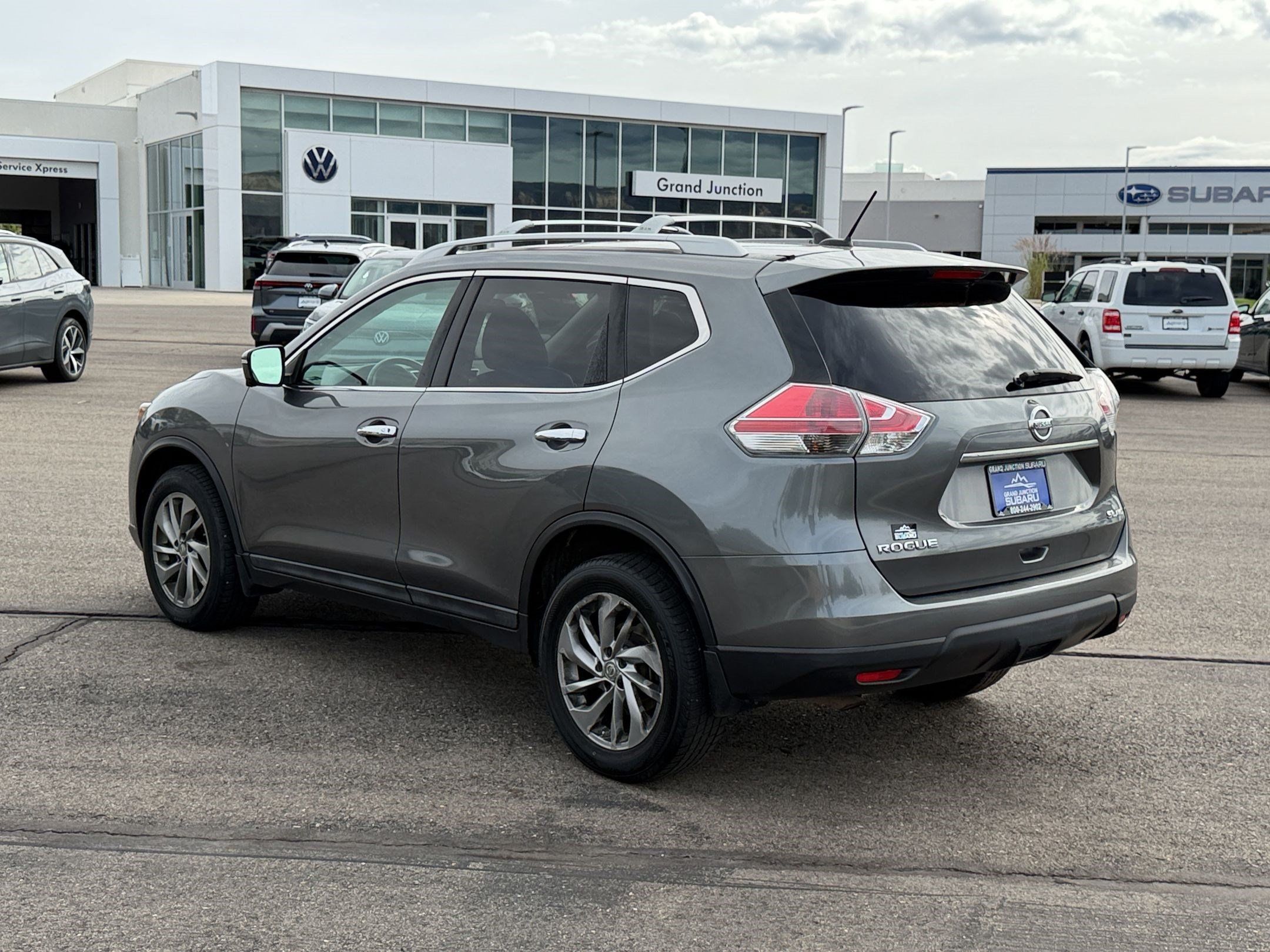 Used 2015 Nissan Rogue SL w/ SL Premium Package AWD/4WD image 3