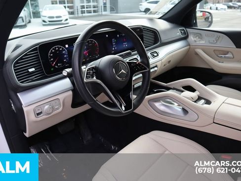 Used 2025 Mercedes-Benz GLS 450 4MATIC image 9