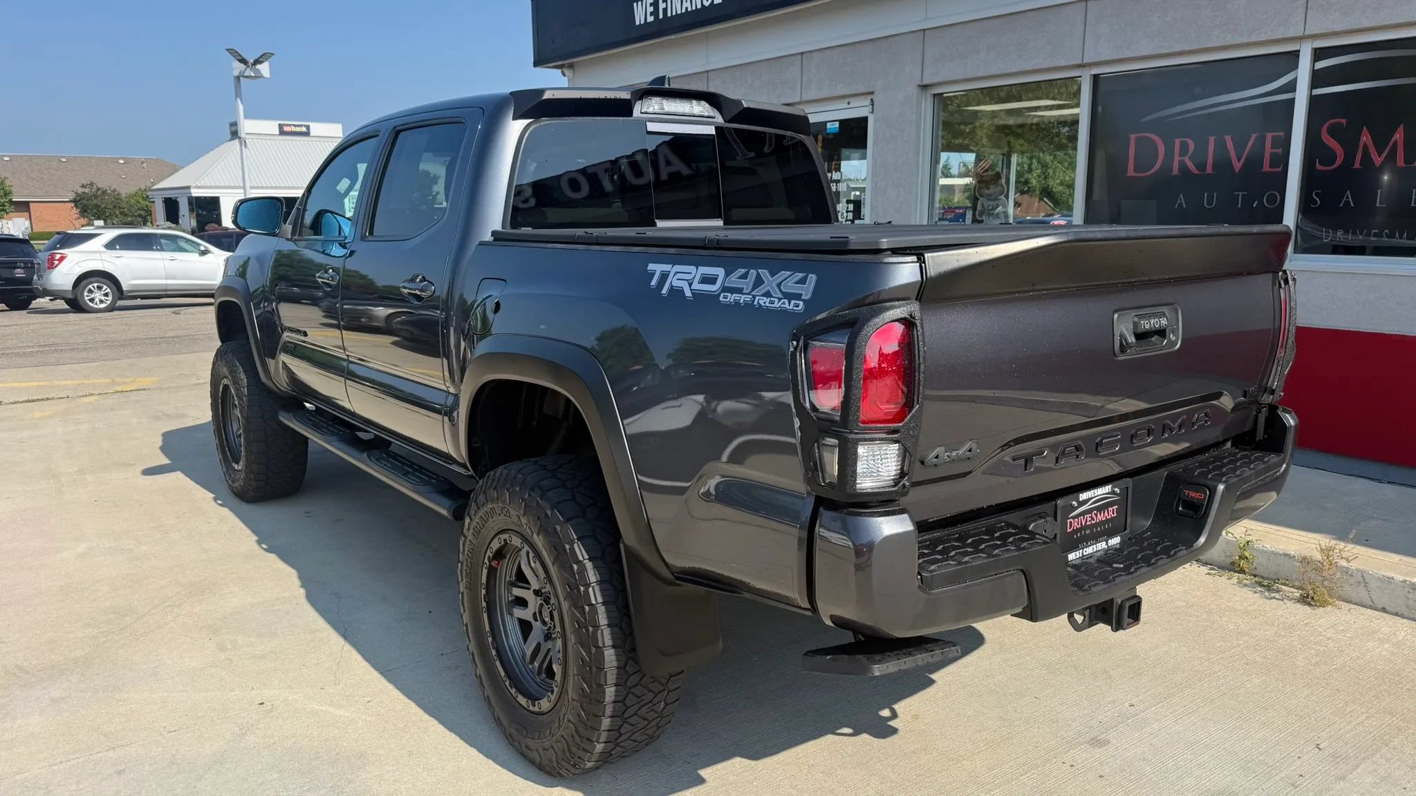 Used 2023 Toyota Tacoma TRD Off-Road AWD/4WD image 4