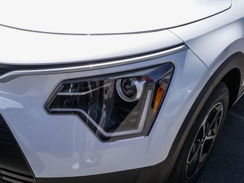 Certified 2025 Kia Niro EX FWD image 5