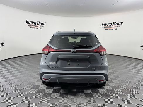 Used 2021 Nissan Kicks SV image 9