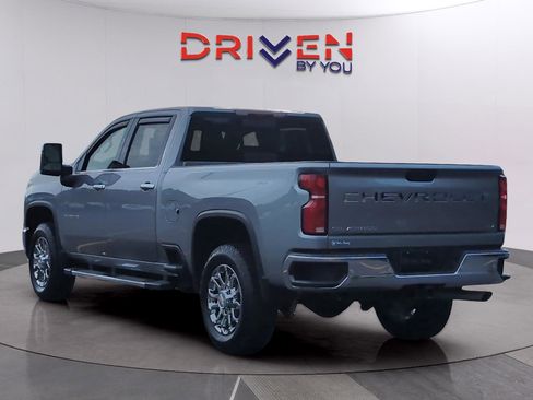 Used 2026 Chevrolet Silverado 2500 LTZ w/ LTZ Convenience Package AWD/4WD image 3