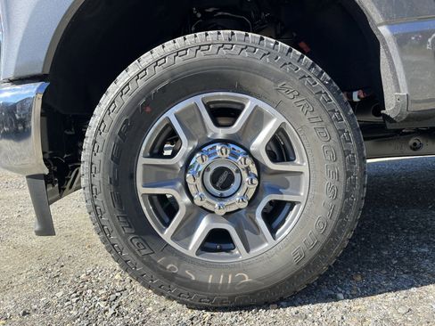 New 2026 Ford F250 Lariat w/ FX4 Off-Road Package image 12