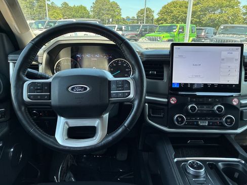 Used 2024 Ford Expedition XLT AWD/4WD image 14