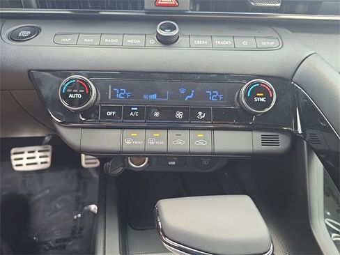 New 2025 Hyundai Elantra SEL image 19
