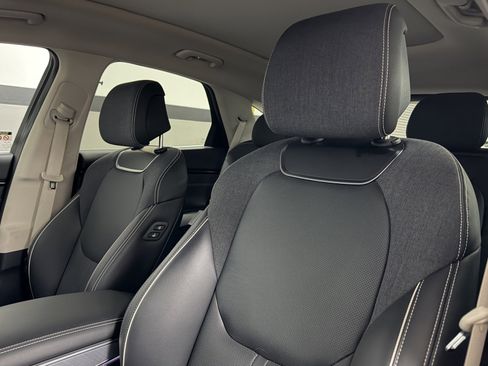 Used 2025 Genesis Electrified GV70 Advanced image 24