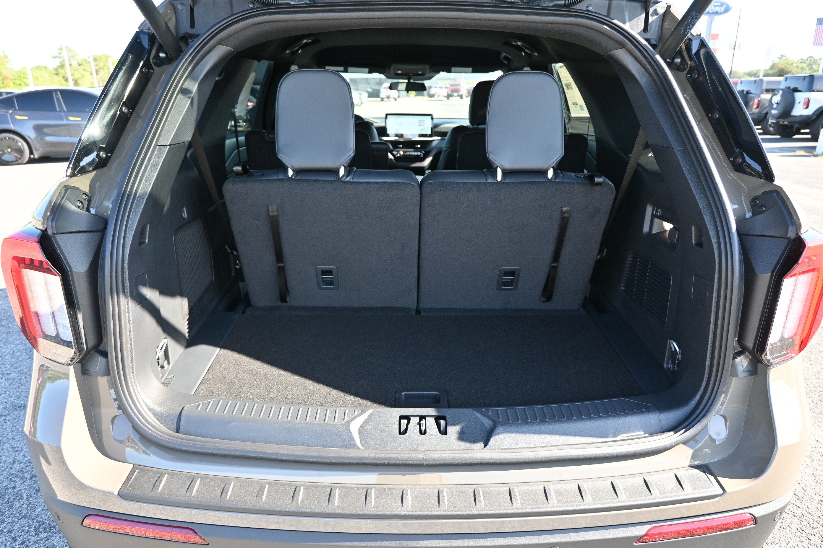New 2027 Ford Explorer ST-Line RWD image 5