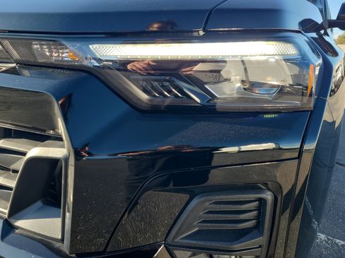 Used 2025 Chevrolet Colorado Z71 w/ Z71 Convenience Package 2 image 9