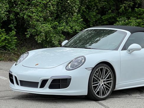 Certified 2019 Porsche 911 Targa 4 AWD/4WD image 15