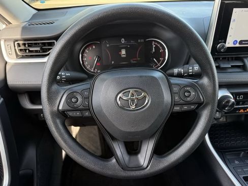 Used 2025 Toyota RAV4 XLE FWD image 13