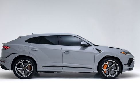 Used 2024 Lamborghini Urus S AWD/4WD image 2