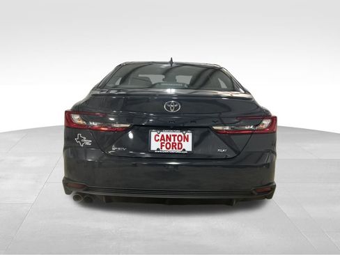 Used 2025 Toyota Camry SE image 4