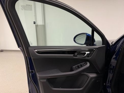 Certified 2026 Porsche Macan image 31