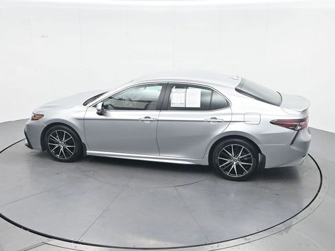 Used 2022 Toyota Camry SE FWD image 31