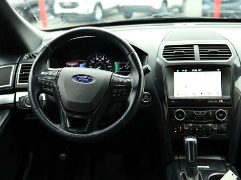Used 2017 Ford Explorer XLT w/ Equipment Group 202A image 31